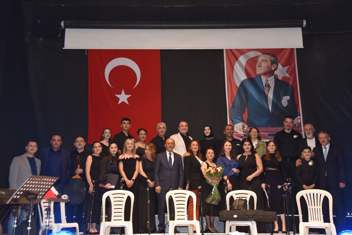 Türk Sanat Müziği konseri sanatseverlerden yoğun ilgi gördü.