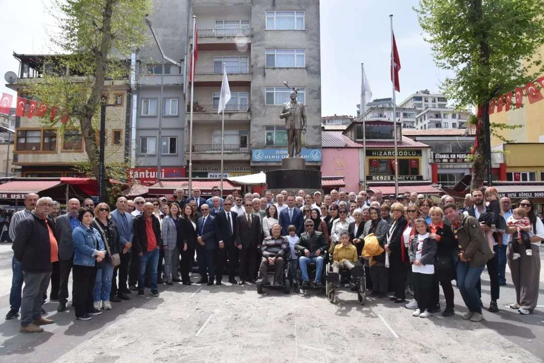 “Yaşasın 23 Nisan!” 